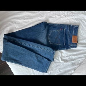 Levi’s 720 High Rise Super Skinny Jean - size 26 inch waist
